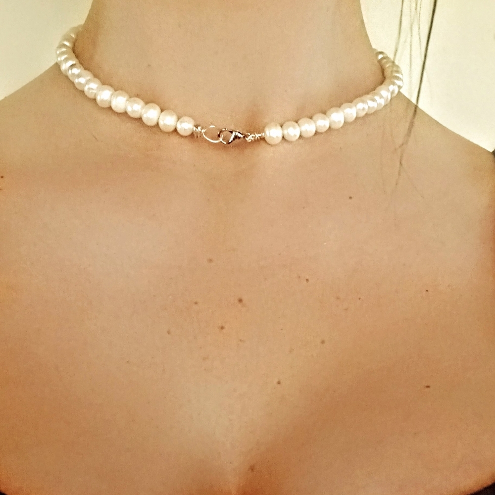 Elegant Freshwater Pearl Necklace on silver metal handcrafted